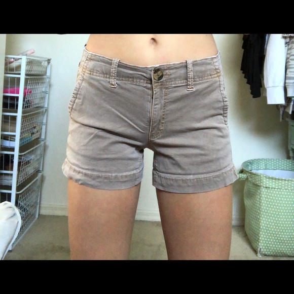 Women’s khaki shorts - Picture 1 of 4